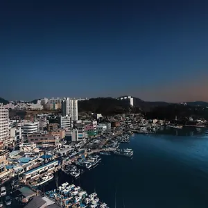 Brown Dot Dadaepo 3* Busan